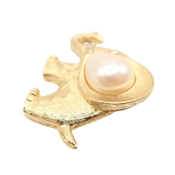 Vintage RICHELIEU Elephant Figural Brooch Gold Tone w/ Teardrop Faux Pearl Ear - Picture 3 of 4